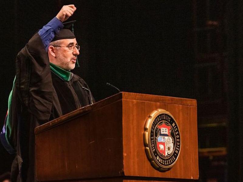 Dr. Joel Shenker gives the 2019 commencement speech.